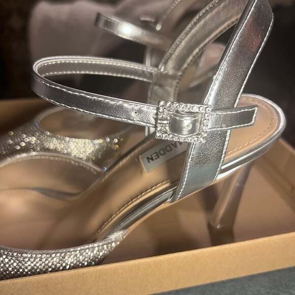 Steve Madden Silver Lucite Rhinestone Embellished Translucent Heels Shoes - Picture 6 of 7